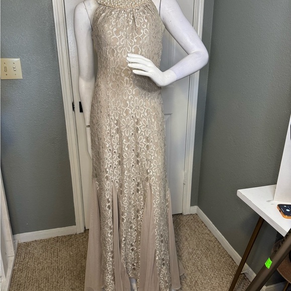 R&M Richards formal gown dress with lace and pearls size 6, - Picture 3 of 12